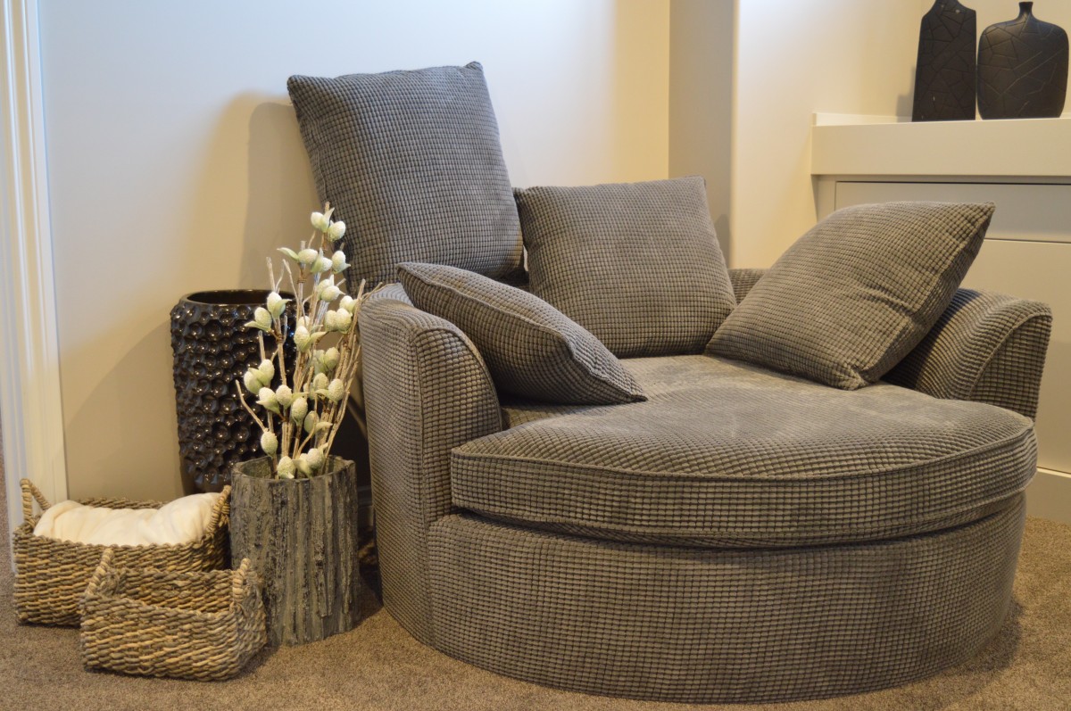 sofa_chair_furniture_comfortable_armchair_living_room_recliner_comfort-670087 (1)